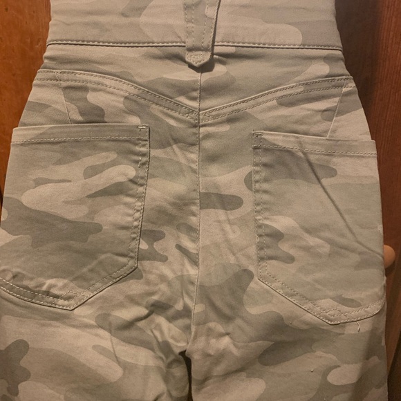 NWT Democracy “Ab Solutions “ Camouflage Jeans. - Picture 8 of 16